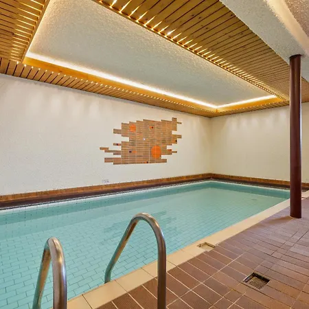 Grand-place 09 - 5 Pers - Nid Douillet & Piscine *